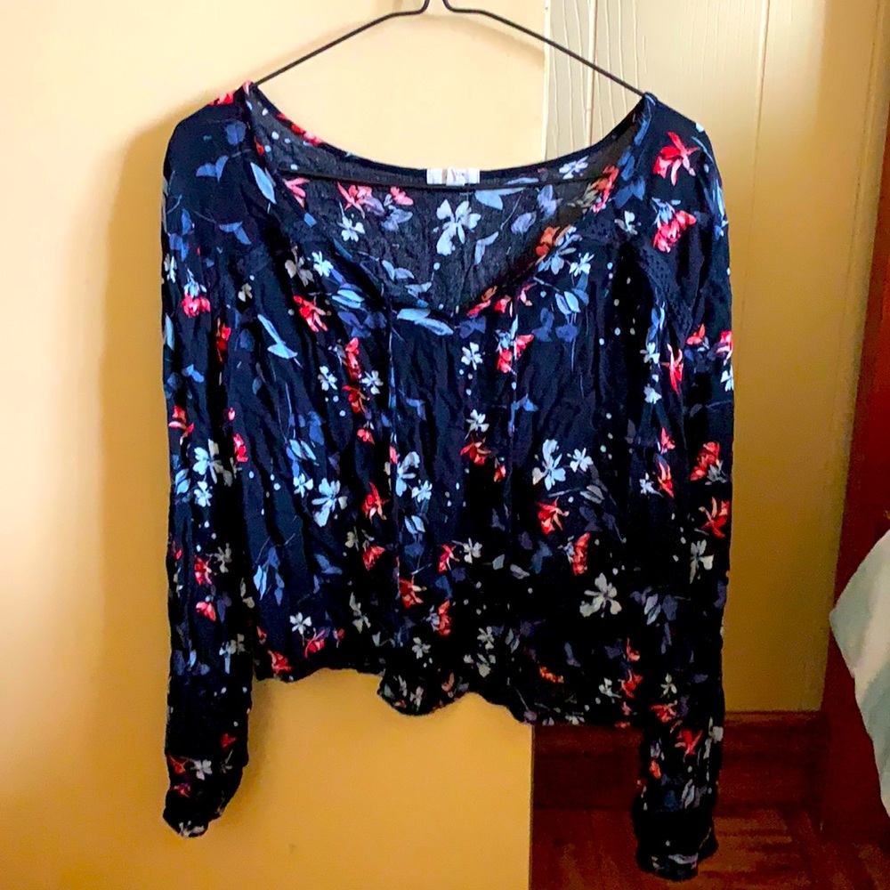 Bleu Top (crop top style) with flowers